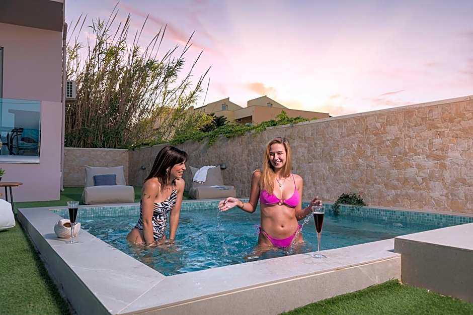 Aegean Breeze Luxury Apartments next to the sea