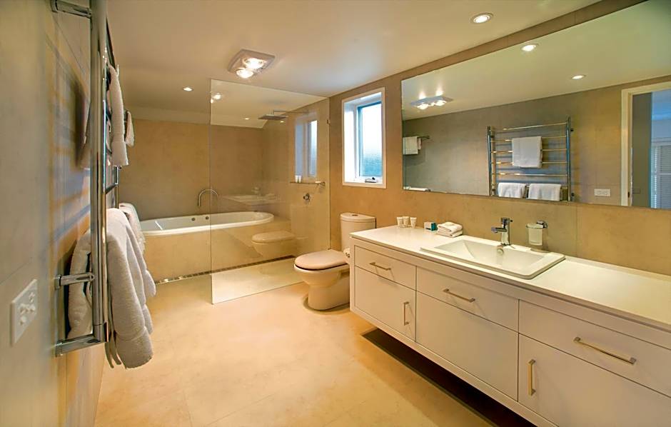 Plantation House At Whitecliffs