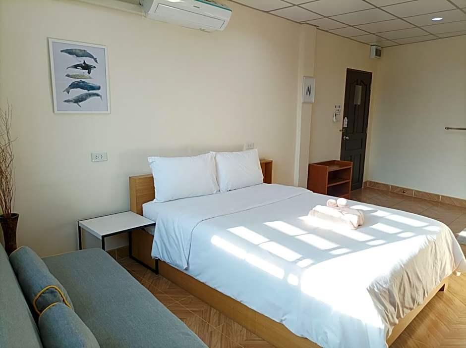 Double D Rooms & Cafe