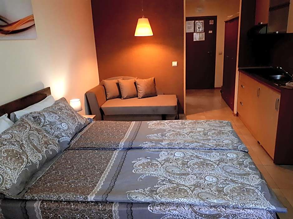 Enjoy Studios and Lovely Apartment Villa Park