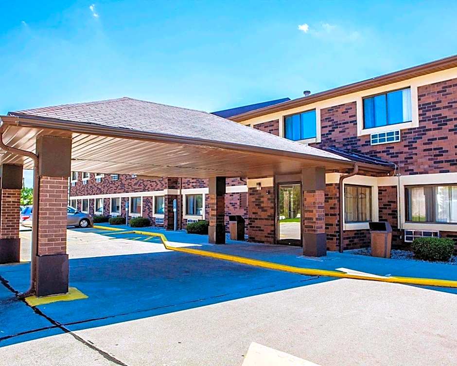 Quality Inn & Suites Champaign North - Urbana