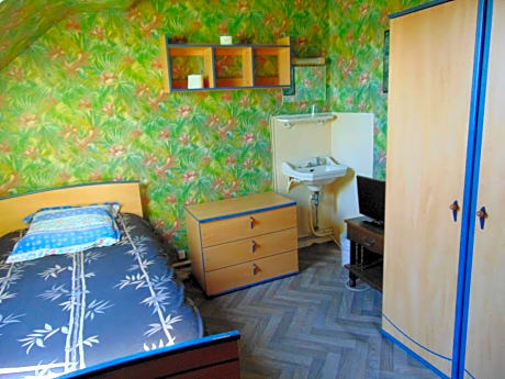 Single Room with Shared Bathroom