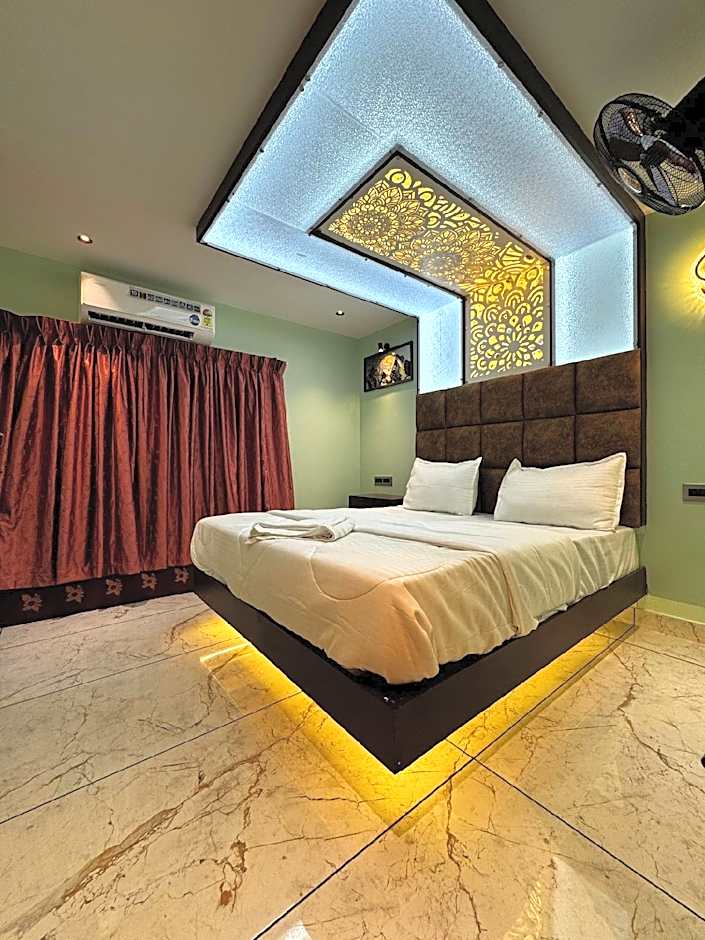 Sreekrishna Houseboat C/o Sreekrishna ayurveda Panchakarma Centre                               