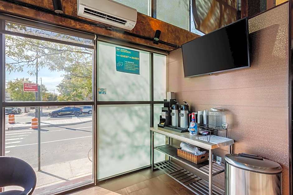 Best Western Plus Brooklyn Bay Hotel