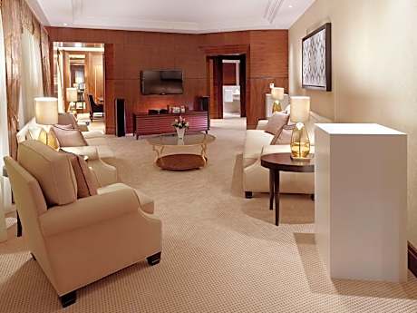 Premier Suite, Executive lounge access, 1 Bedroom Suite, 1 King, City view, Whirlpool