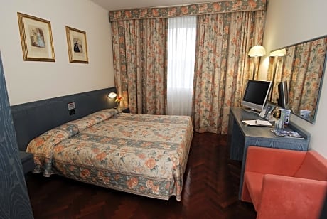 Double or Twin Room (1 Adult)