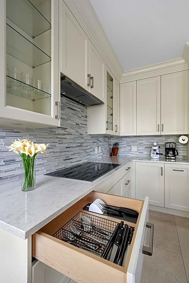 Luxurious Multi-Family Home in Vancouver West, 10 Mins Downtown