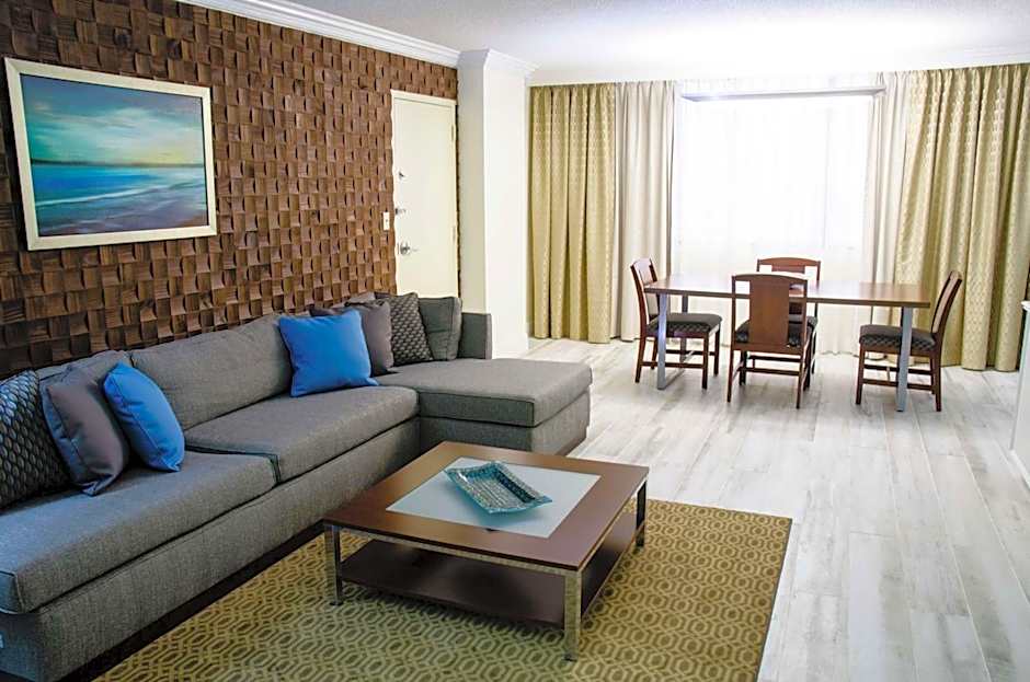 Hilton Palm Beach Airport
