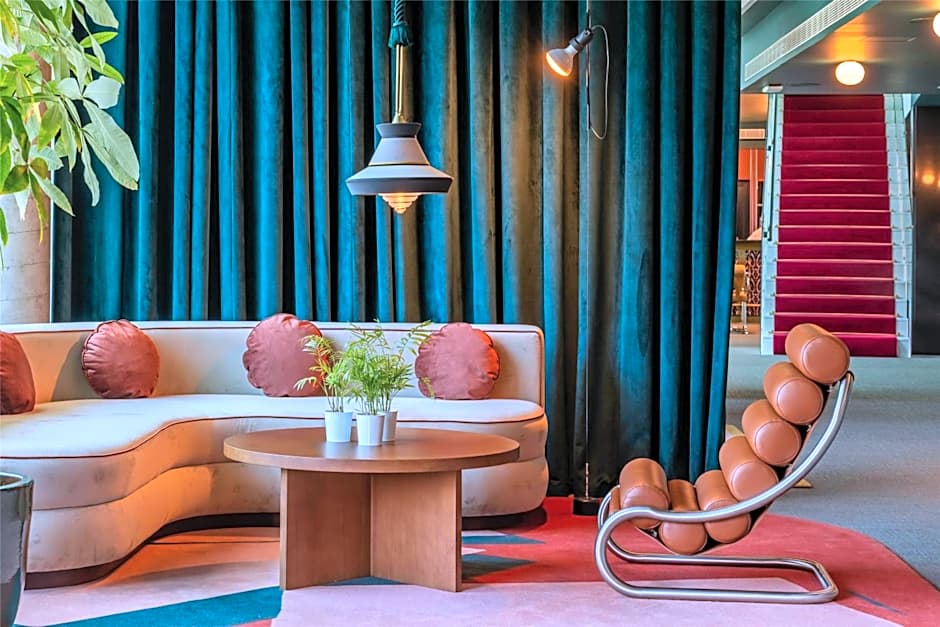 Cenica Porto Hotel, Curio Collection by Hilton