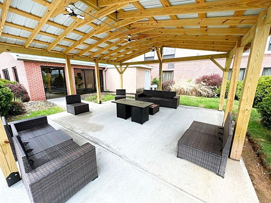 Holiday Inn Express Hotel & Suites Charleston-Southridge By IHG