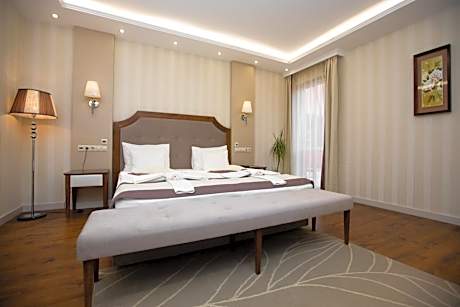 Queen Room with Balcony