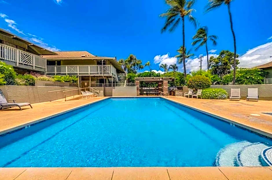Modern Beachfront Studio: Full Kitchen & A/C