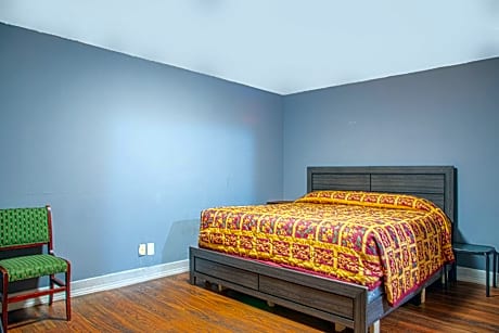 Suite - King Bed