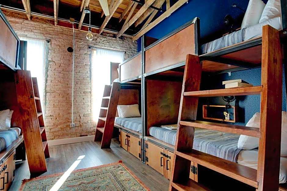 Deep Ellum Hostel - Adults Only