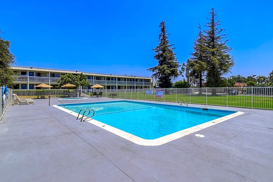 Motel 6 Claremont, CA