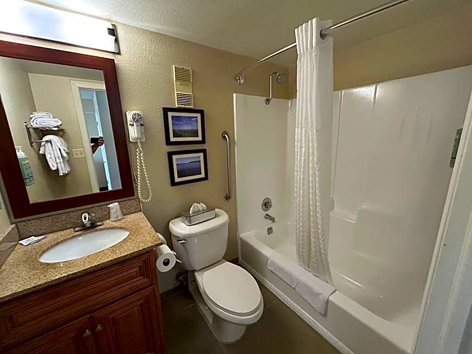 Best Western Rochelle Inn & Suites near DeKalb