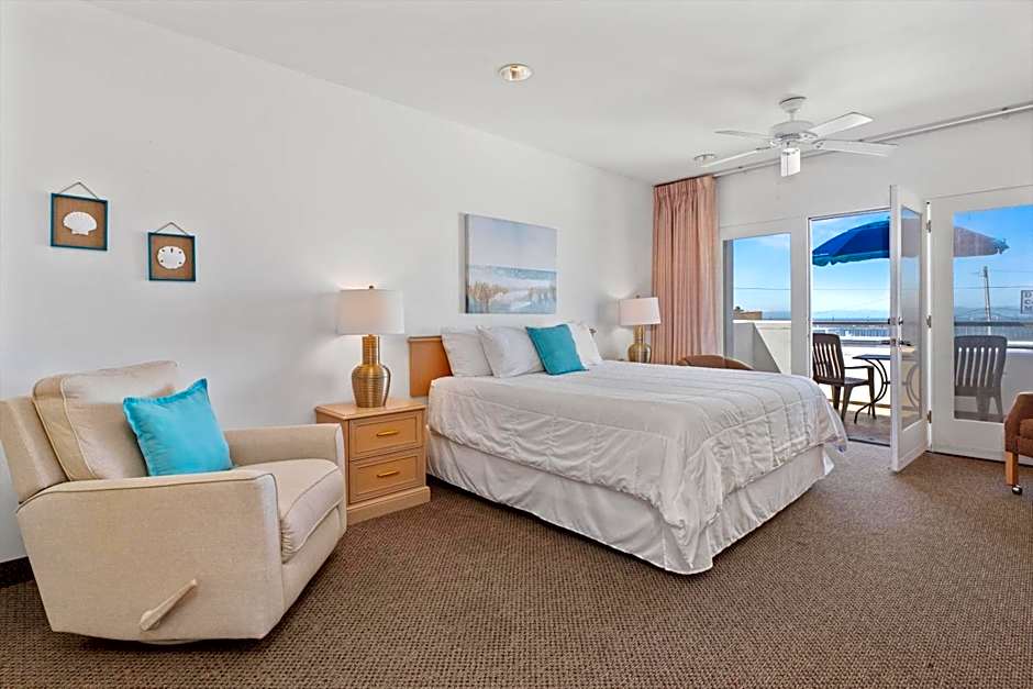 Beach House Inn & Suites