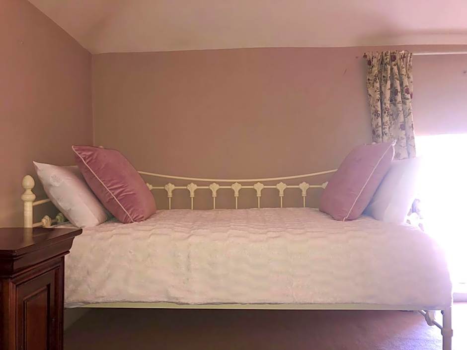 2 Bed Courtyard Apartment at Rockfield House Kells in Meath - Short Term Let