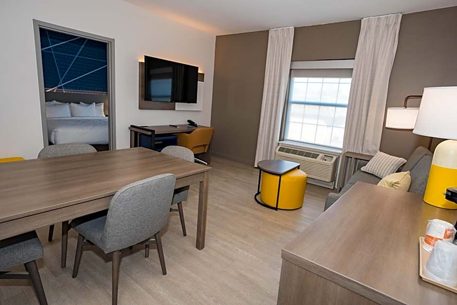 Comfort Inn & Suites River City Decatur