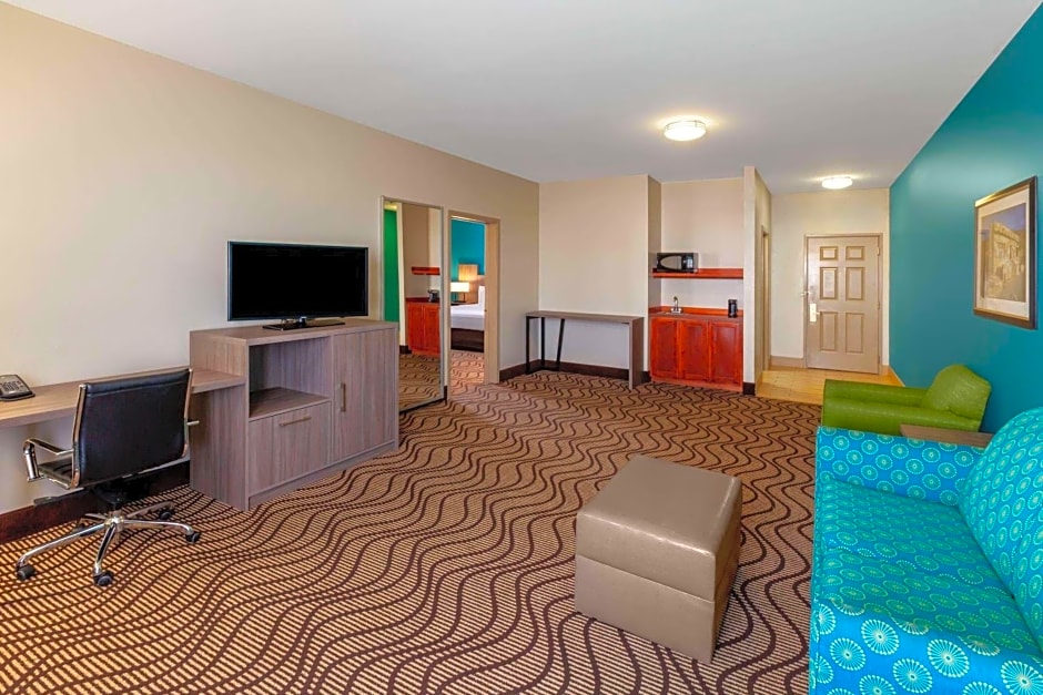 La Quinta Inn & Suites by Wyndham Midland North