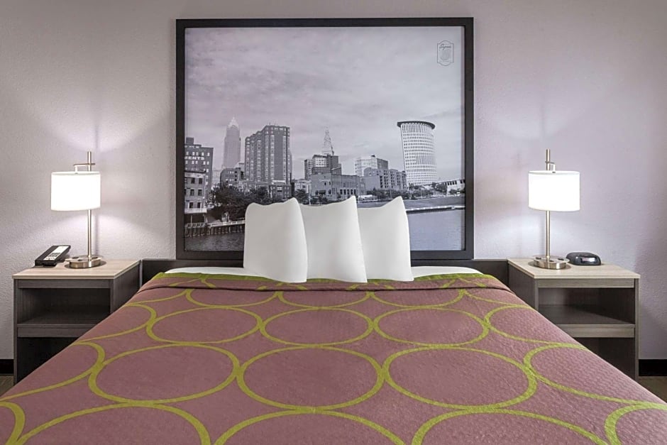 Super 8 by Wyndham Copley Akron