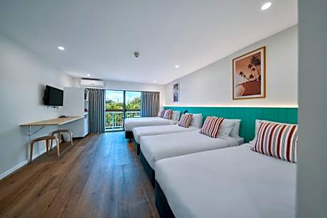 Large Family Room (5 Adults)