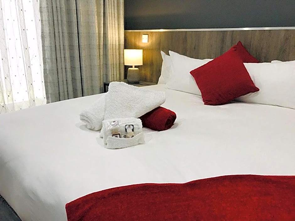 La Orchard Hotel