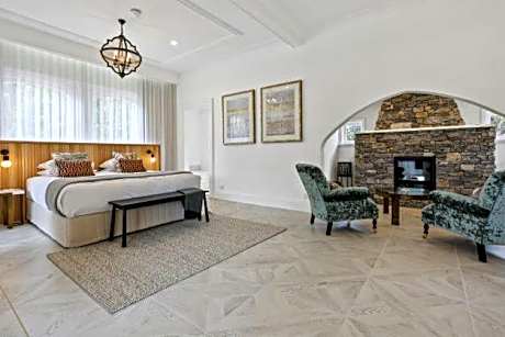 Captain's Cottage with Garden View