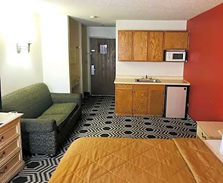 King Bed With Kitchenette Non-Smoking