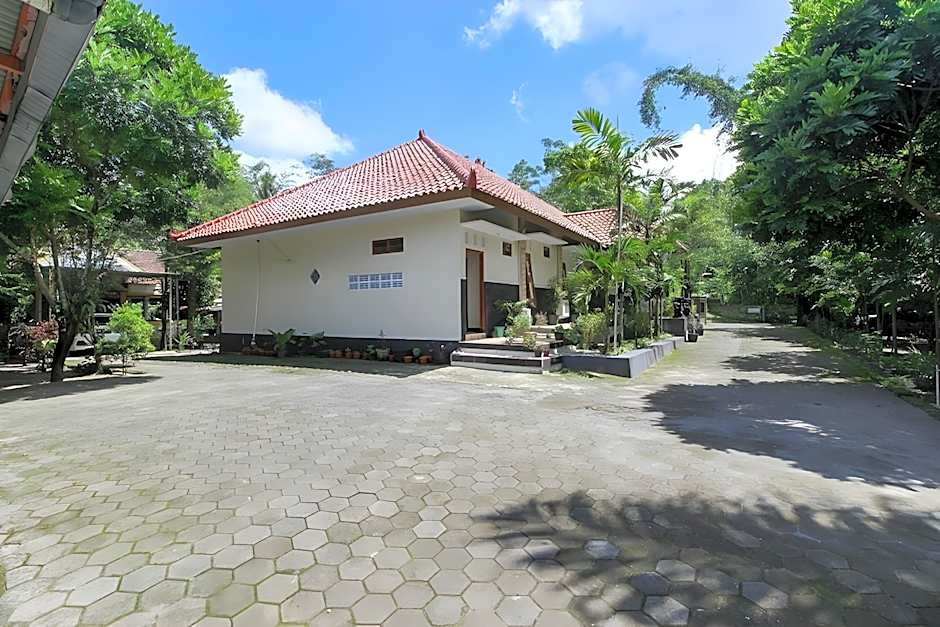 RedDoorz near Museum Gunung Merapi