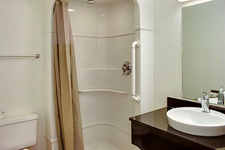 Motel 6-Bakersfield, CA - South