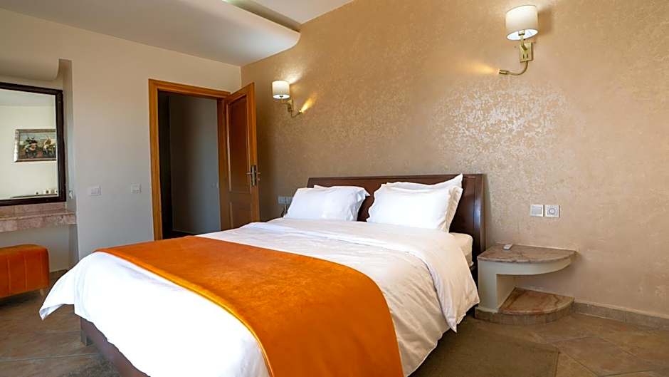 Intouriste Hôtel & Suites