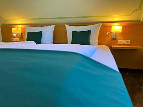 Deluxe Suite with Spa Bath