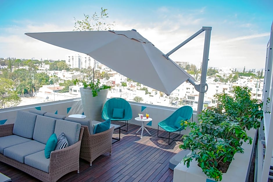 Square Small Luxury Hotel