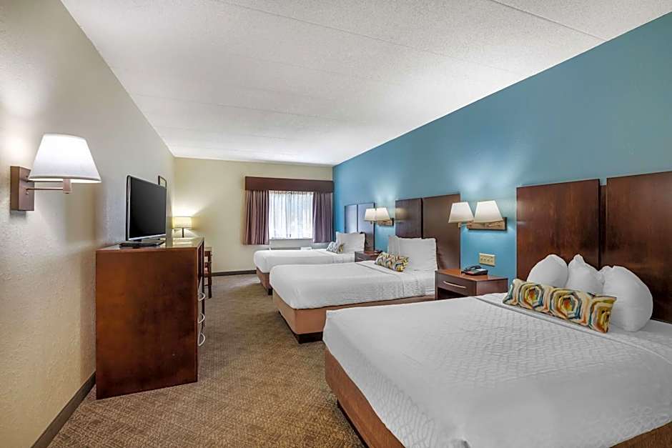 Photo 1 of 5 of 3 Double Beds