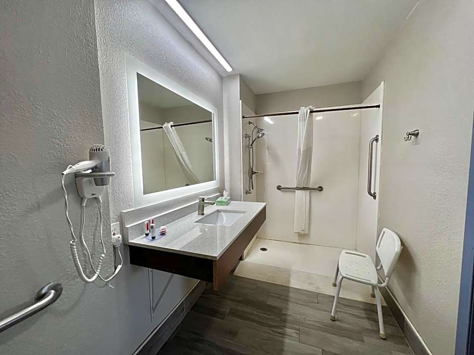 Days Inn by Wyndham Suites Fredericksburg