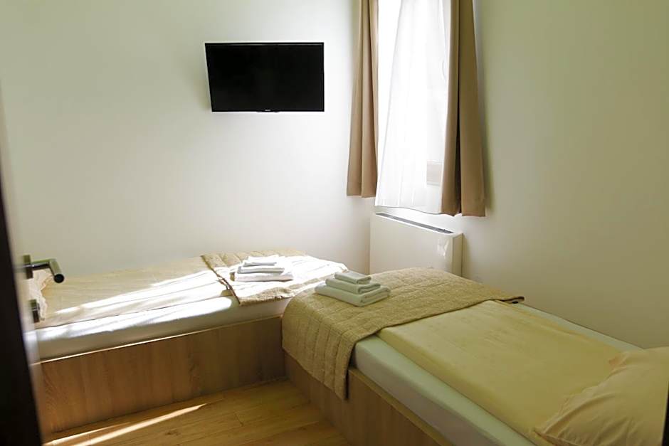 Hotel Logavina 8 Garage Parking