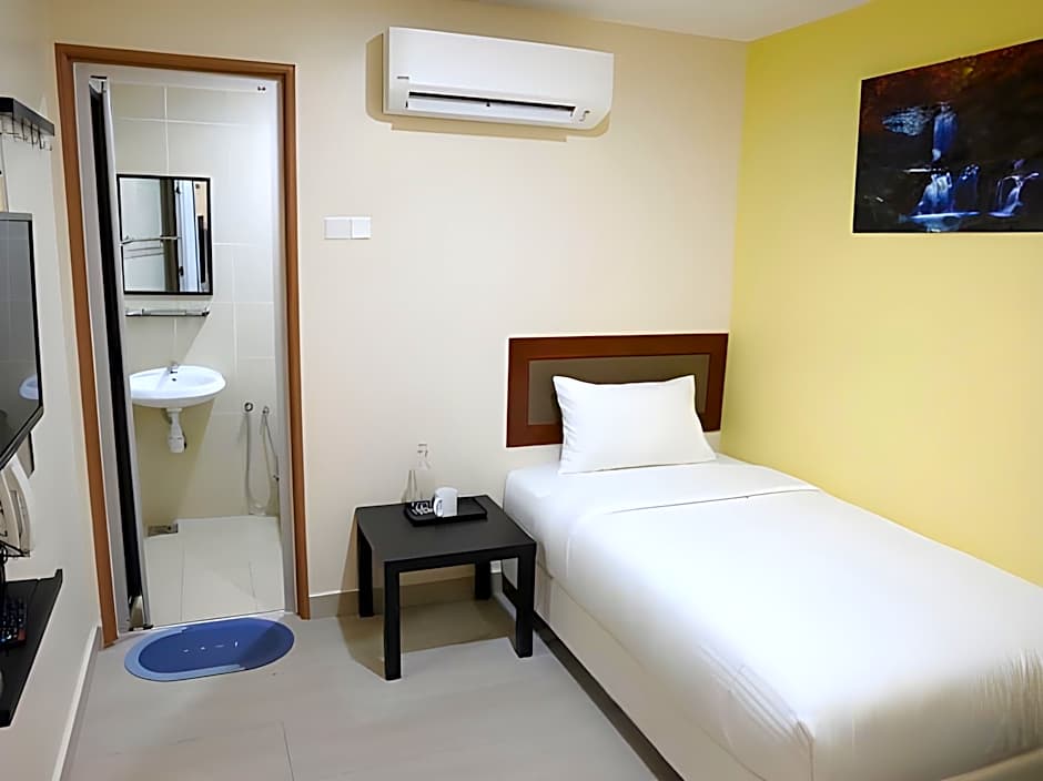 Capital O 93371 Pelangi Residence 5