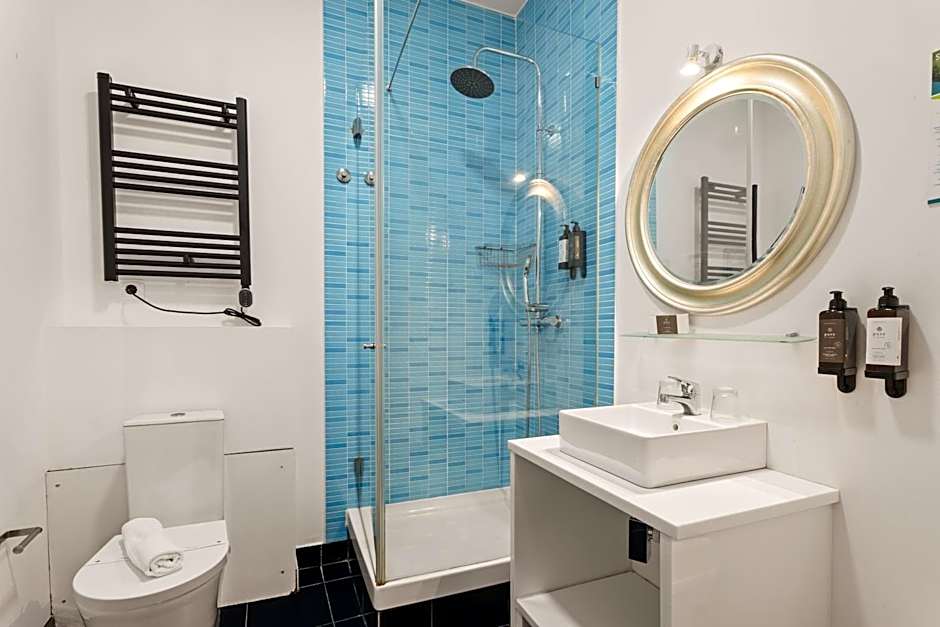 Casa do Bairro by Shiadu