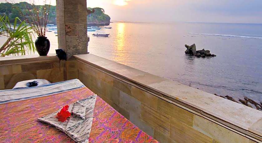 Mushroom Beach Bungalow