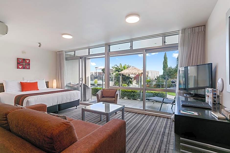 Photo 1 of 10 of Luxury Studio, Pool View