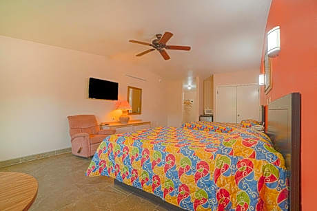 2 Queen Beds with Kitchenette