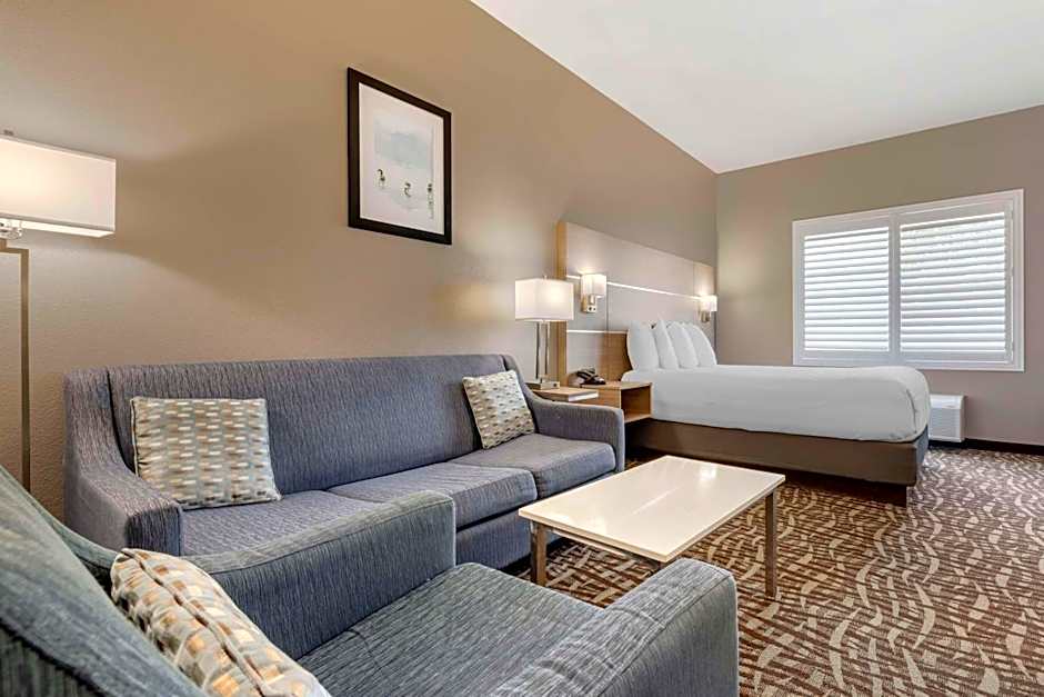 Best Western Plus Lake Elsinore Inn & Suites