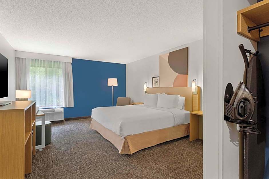 Spark by Hilton Newcomerstown