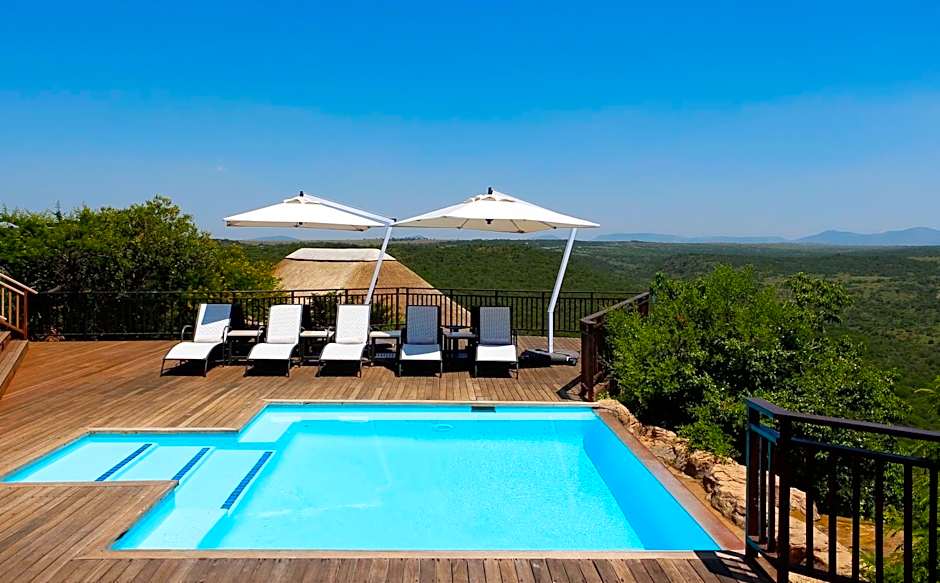 Umzolozolo Private Safari Lodge & Spa