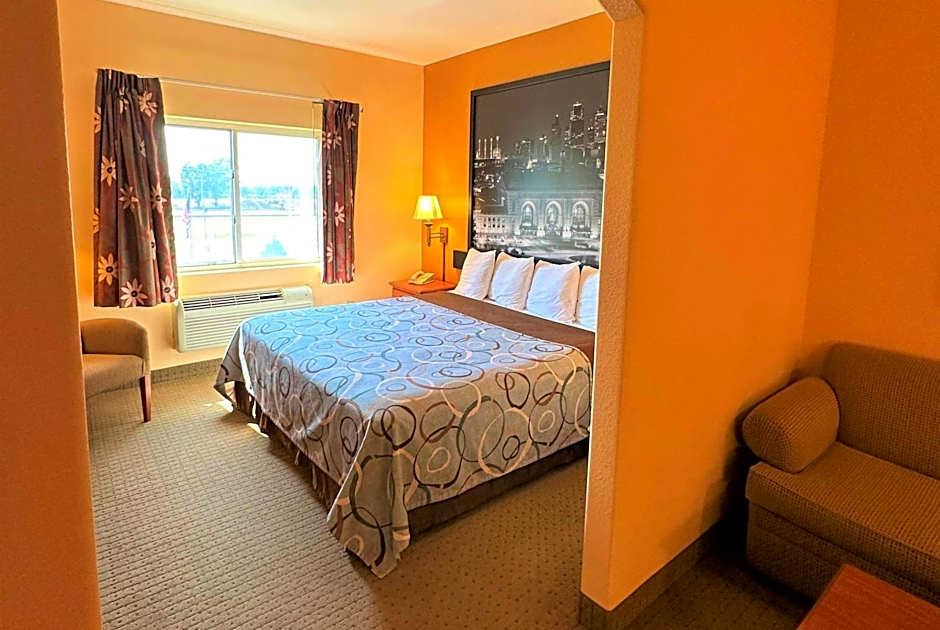 Super 8 by Wyndham Topeka at Forbes Landing