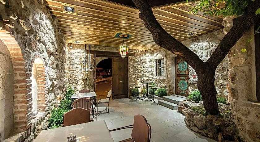 Foremanson Cave Hotel