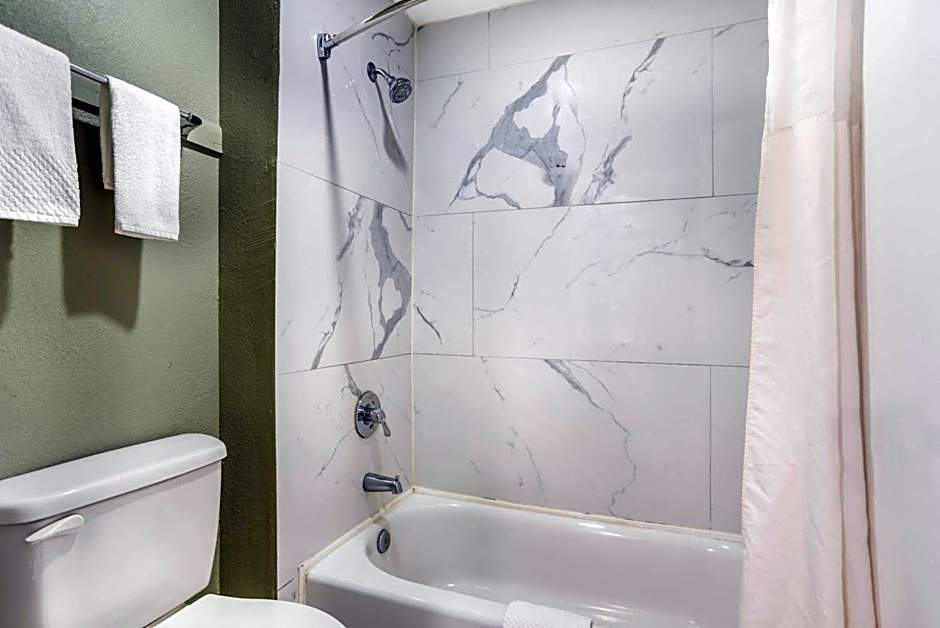 Quality Inn & Suites near Panama City Beach