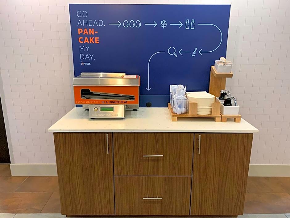 Holiday Inn Express & Suites Moore By IHG