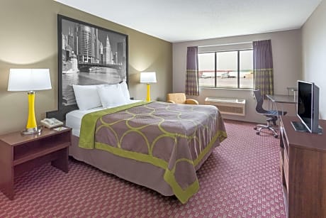 1 Queen Bed Mobility Accessible Room Non-Smoking